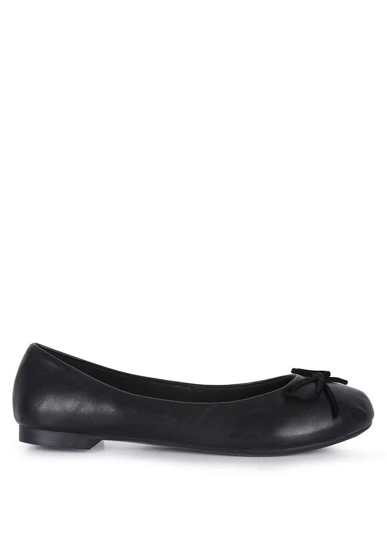 Round Toe Flat Shoes - Black