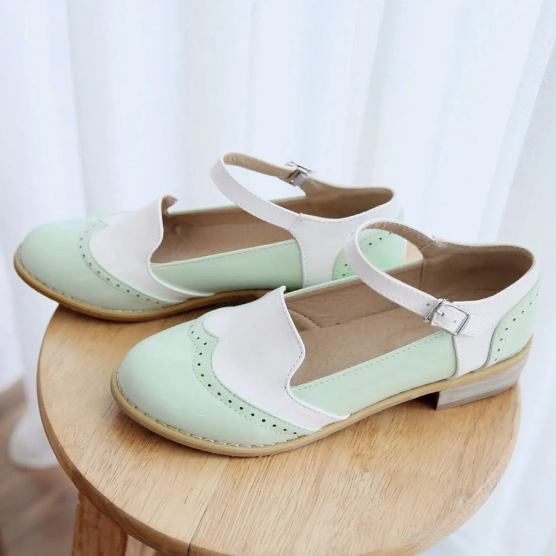 VOKLIN Women's Two Tone Flat Mary Jane Oxford Shoes Wingtip Buckle Low Heel Vintage Saddle Oxfords Brogues