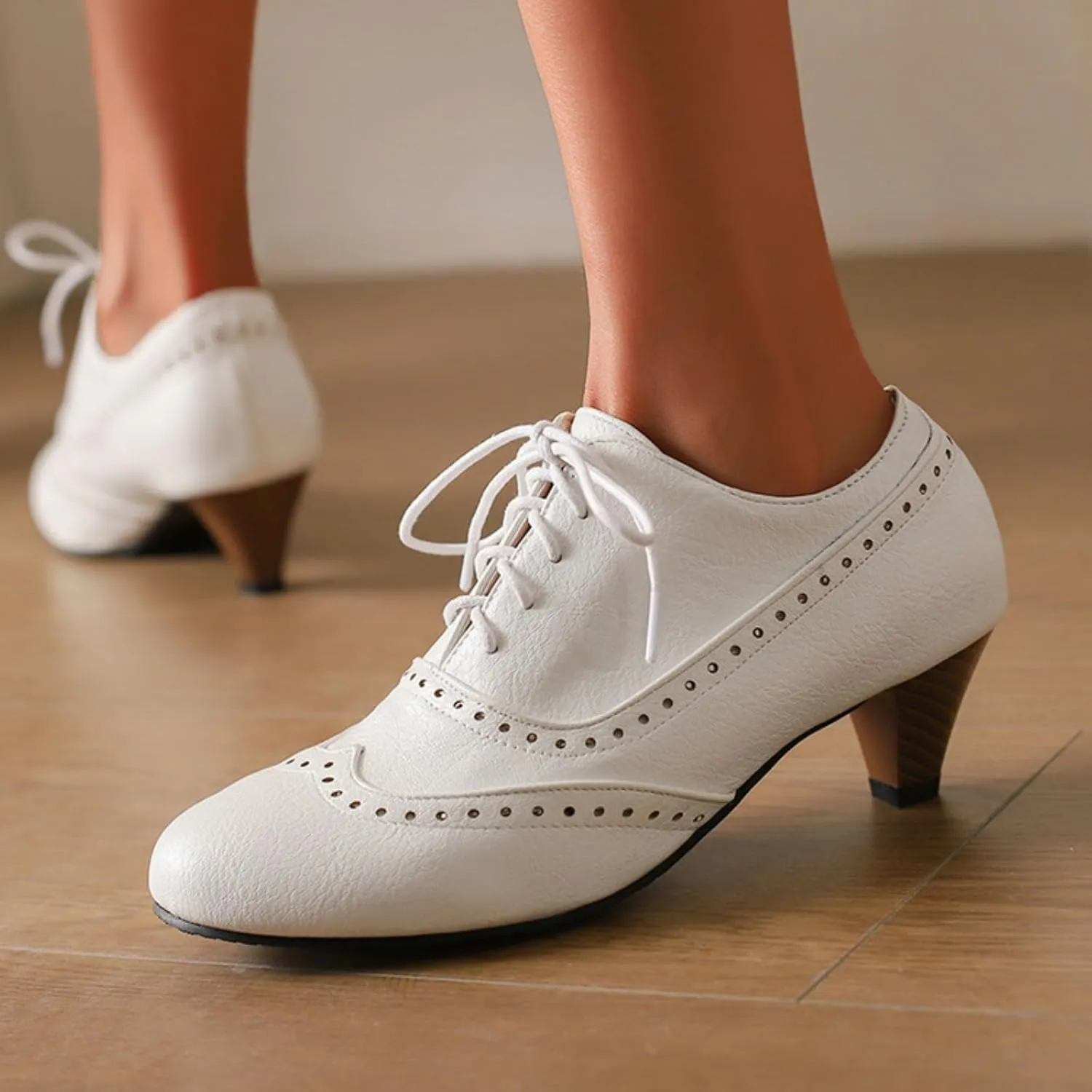 Women's Round Toe Lace Up Wingtip Oxfords Brogues Classic Retro Low Kitten Chunky Heels Work Office Dress Shoes